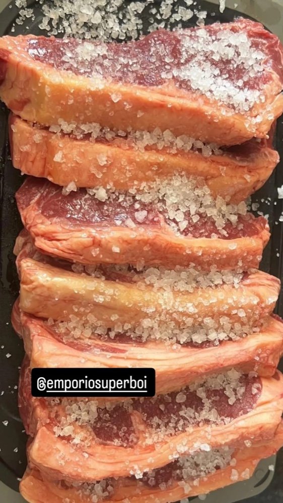 Estação de carnes especiais e acompanhamentos grelhados
